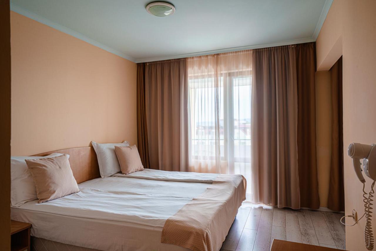 Perla Plaza Hotel プリモルスコ エクステリア 写真