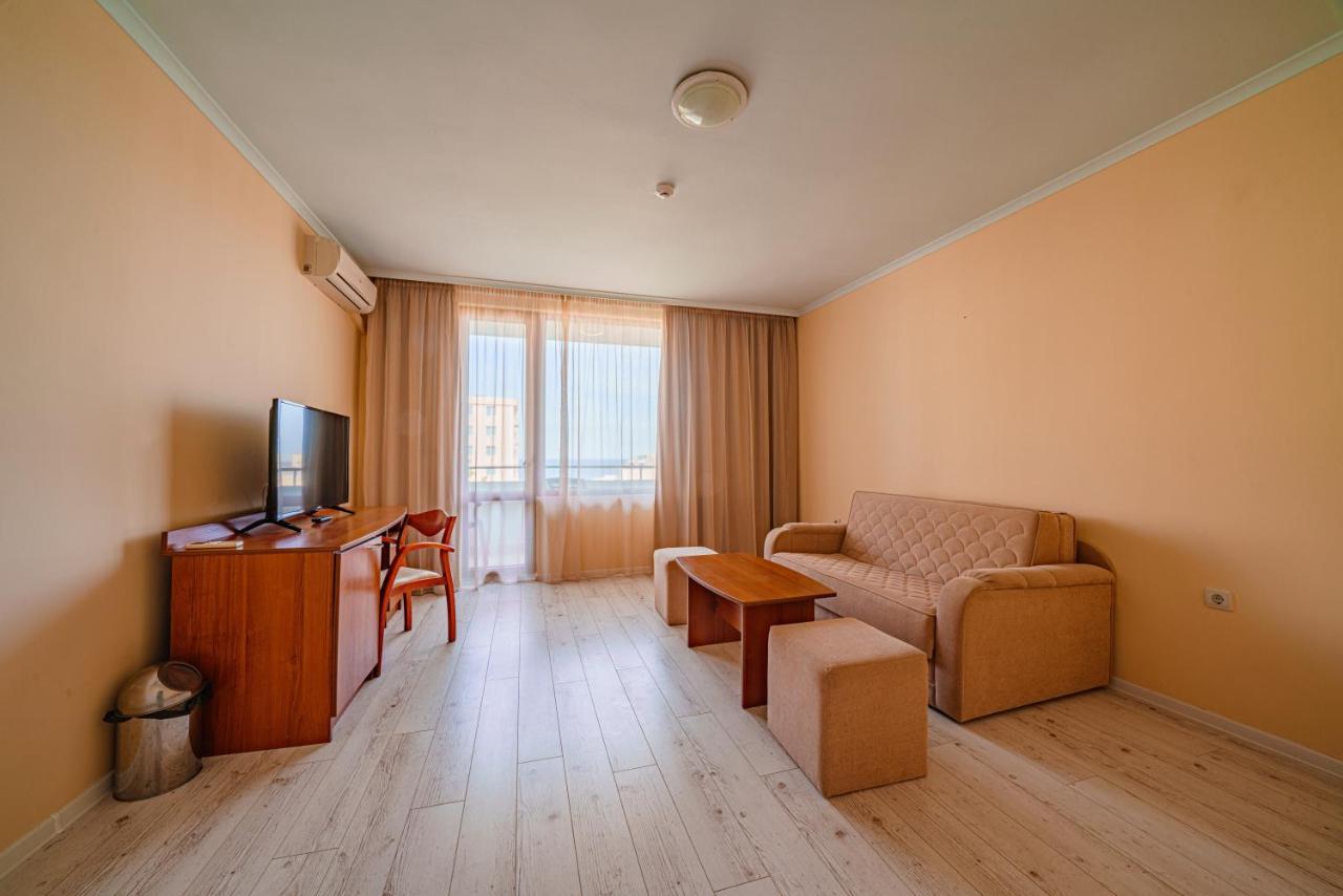 Perla Plaza Hotel プリモルスコ エクステリア 写真