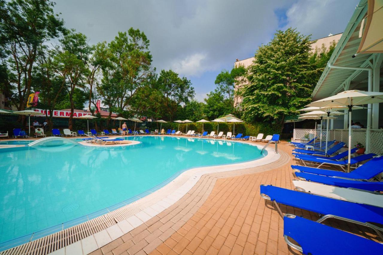 Perla Plaza Hotel プリモルスコ エクステリア 写真