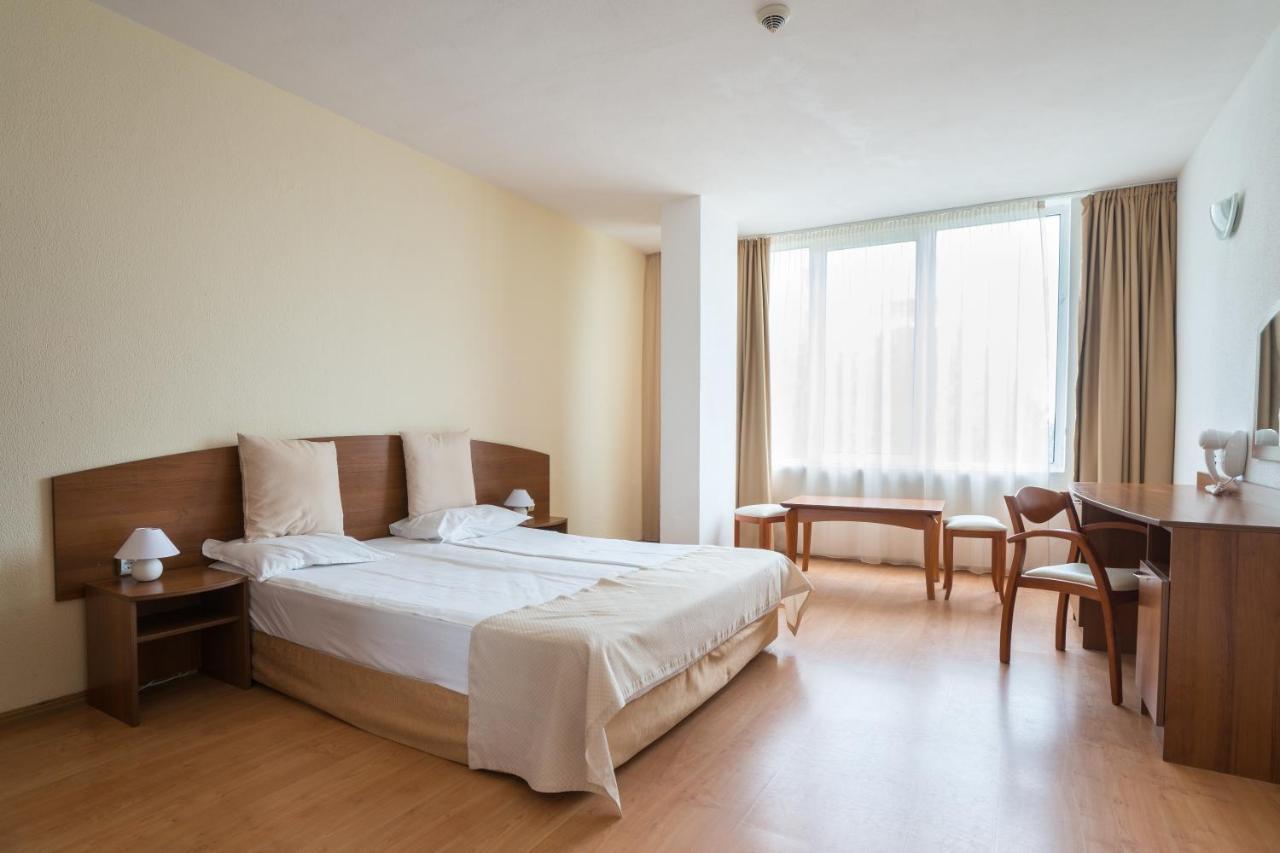 Perla Plaza Hotel プリモルスコ エクステリア 写真