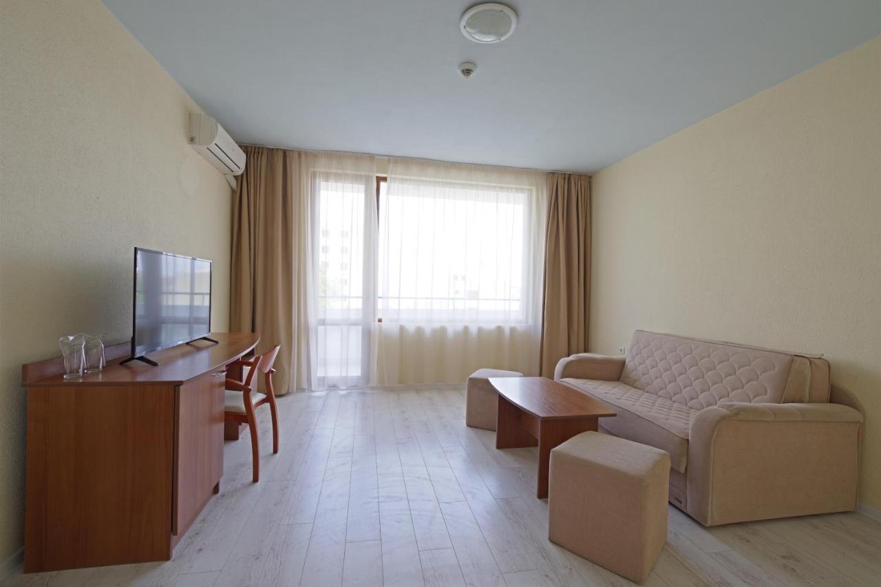 Perla Plaza Hotel プリモルスコ エクステリア 写真