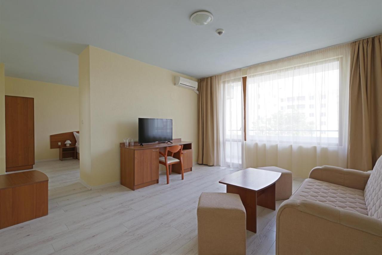 Perla Plaza Hotel プリモルスコ エクステリア 写真